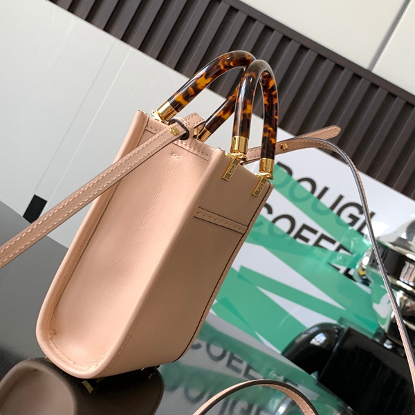 スーパーコピーブランドバッグ背面デザイン